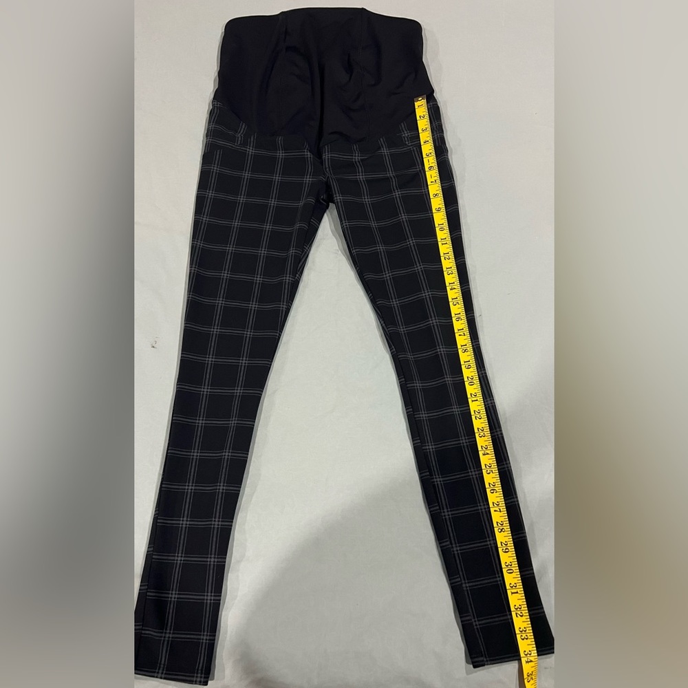 Black /white maternity pants! Super cute!